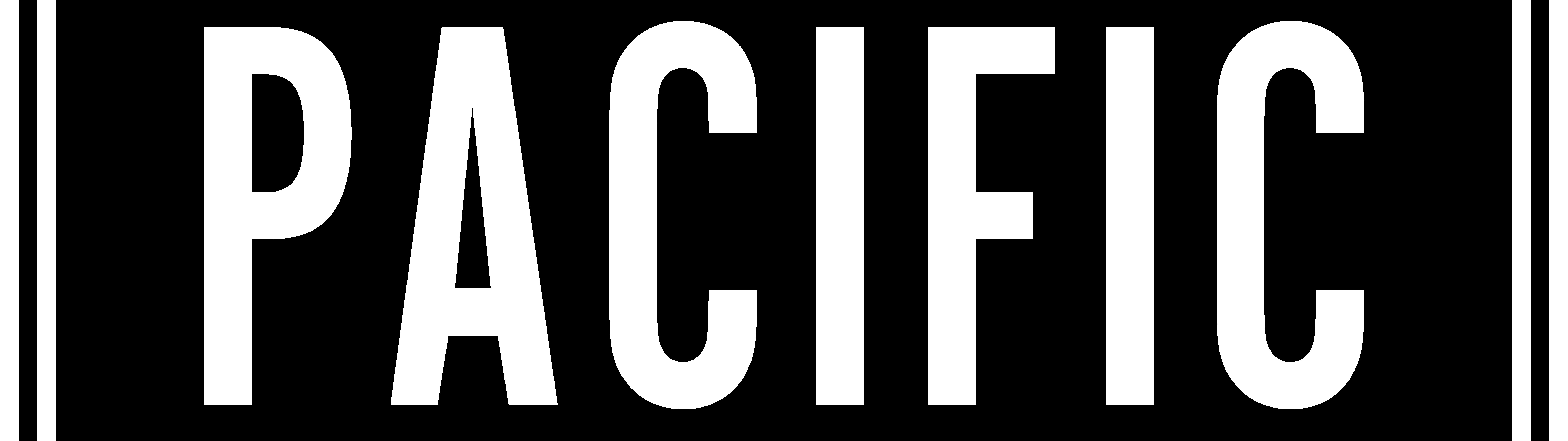 Автомобиль, проезжающий сквозь туманный, загадочный лесной пейзаж, вдохновлённый игрой Pacific Drive.