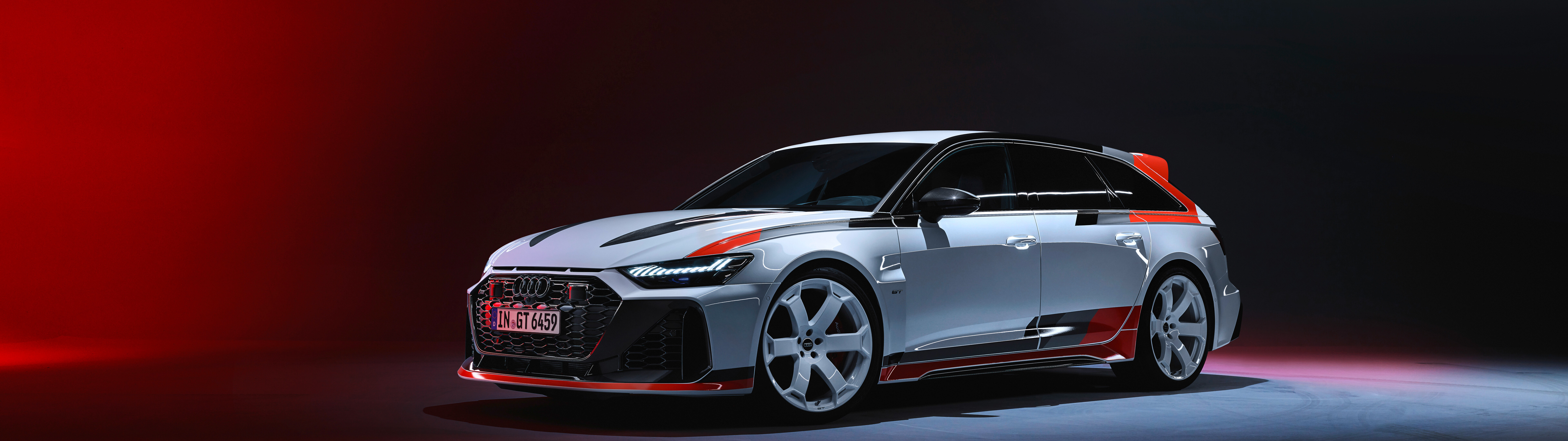 Высокопроизводительный автомобиль Audi RS6 Avant GT класса люкс с агрессивным дизайном кузова и элегантной металлической отделкой.