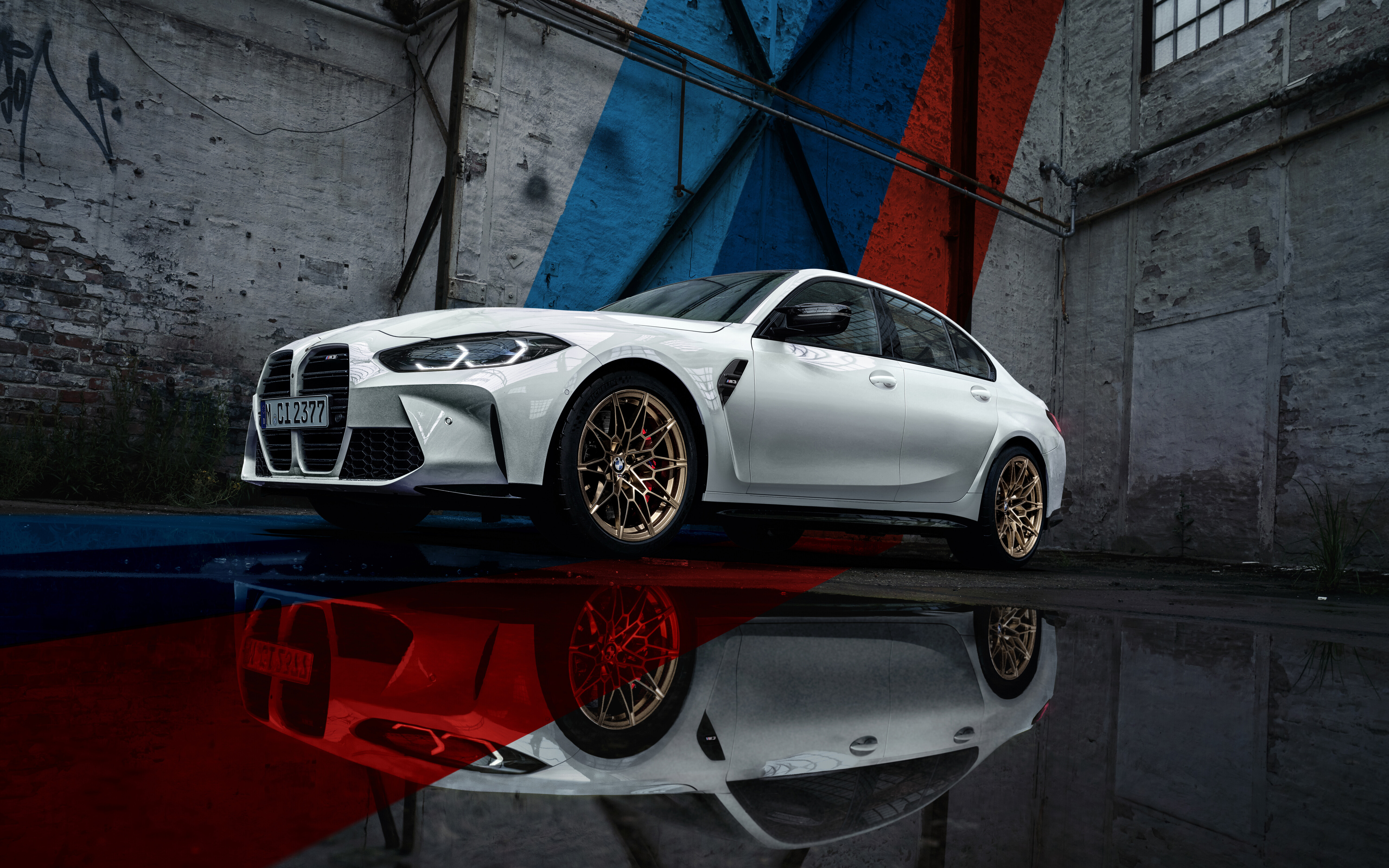 Элегантный и мощный спортивный автомобиль BMW M3 класса люкс.