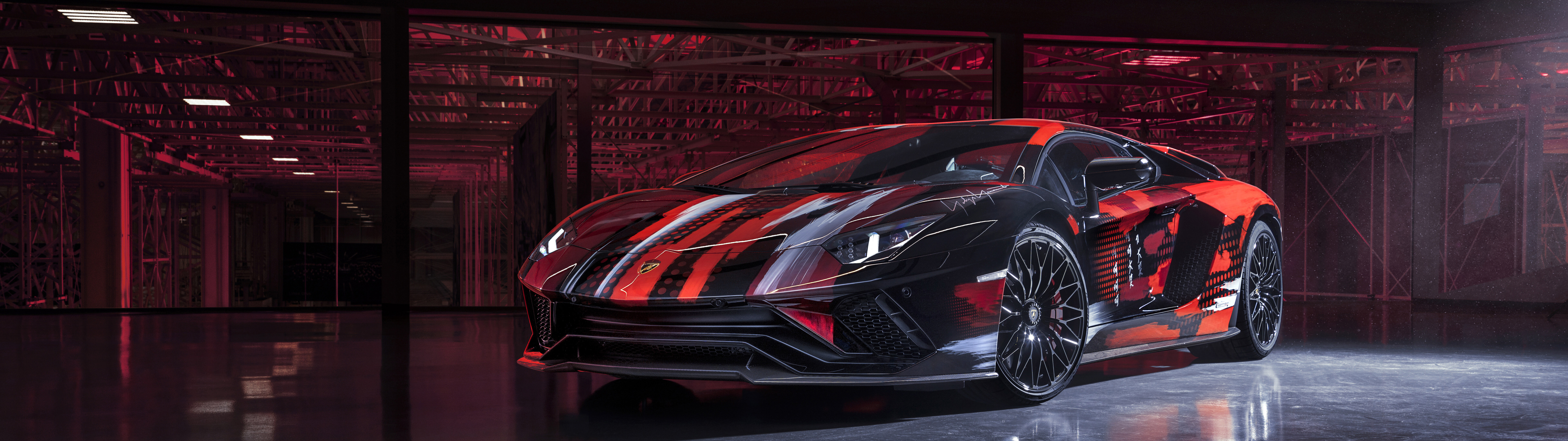 Элегантный, высокопроизводительный суперкар Lamborghini Aventador S с агрессивным аэродинамическим дизайном и роскошной отделкой.