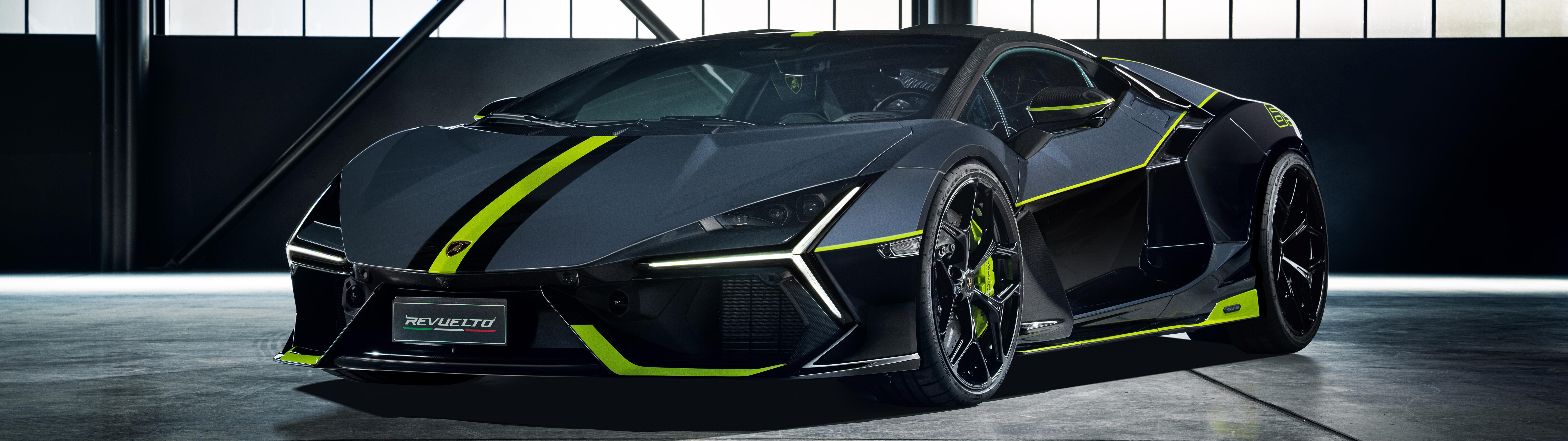 Элегантный концепт-кар, выполненный полностью в черном цвете, сочетающий в себе аэродинамичный дизайн мотоцикла Ducati Panigale V4 и агрессивный силуэт суперкара Lamborghini.