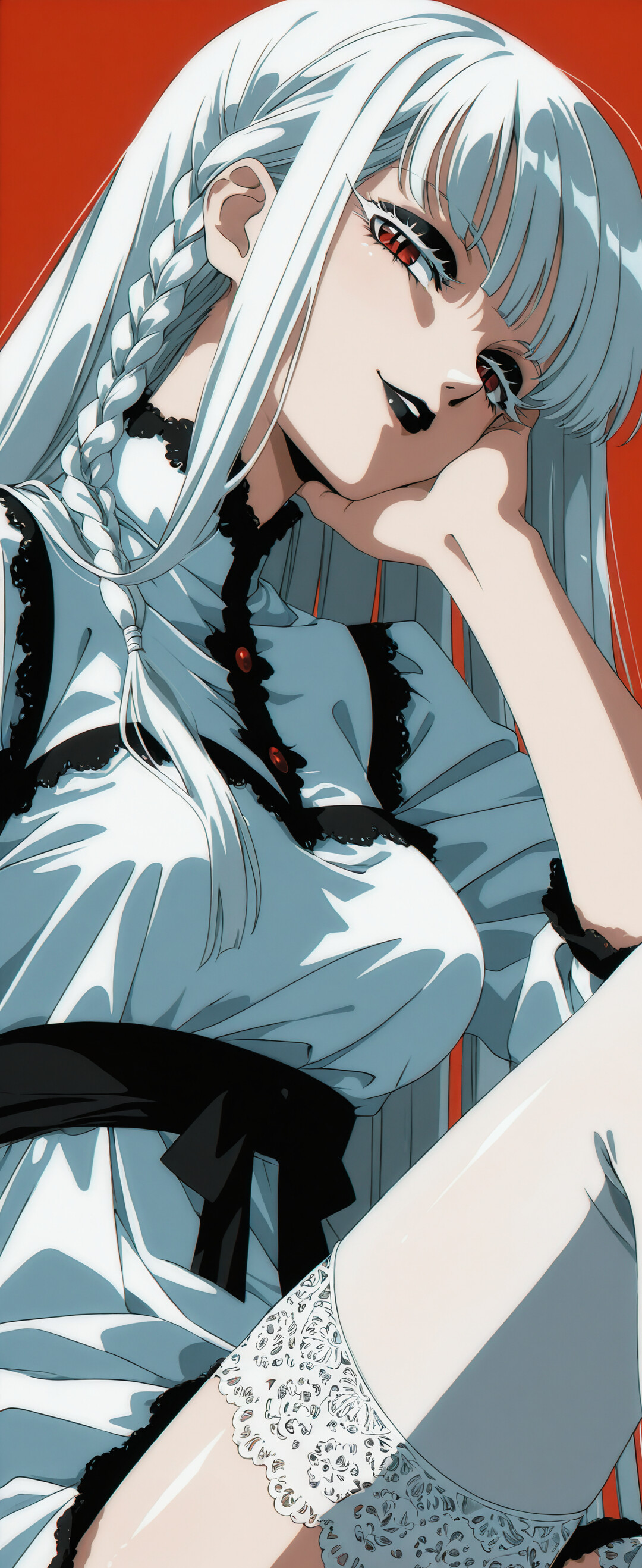Крупный план: изображение девушки в стиле аниме с длинными белыми волосами и красными глазами на фоне сплошного красного цвета. Она прислонила подбородок к руке, которая лежит на её колене, и смотрит на зрителя с лёгкой, самодовольной улыбкой. На ней чёрная помада и чёрный кружевной топ.